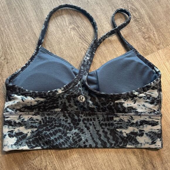 Lululemon size 4 bra - Picture 2 of 3